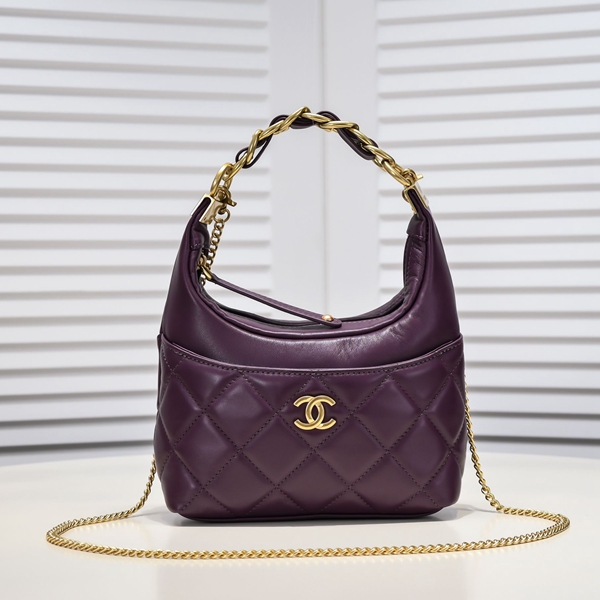 シャネルバッグ正面デザイン